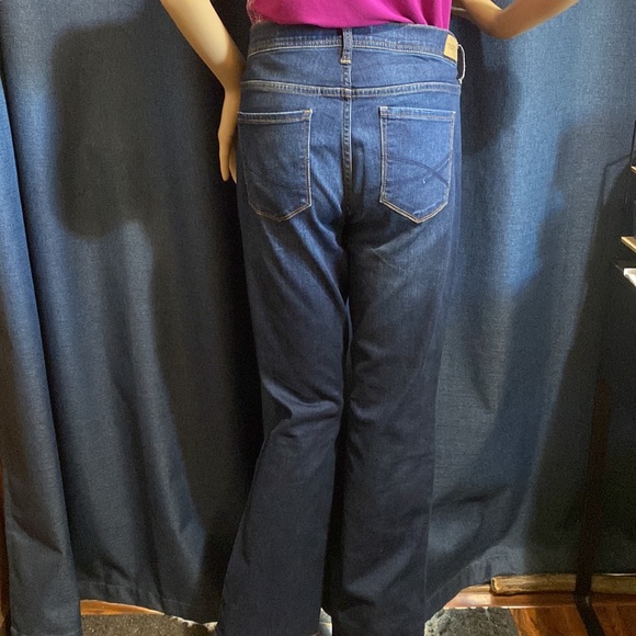 Woman’s Aeropostale jeans Size 12. Like new Condition. - Picture 5 of 10